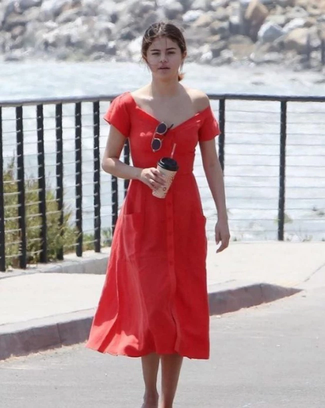 Selena Gomez: Χωρίς ίχνος μακιγιάζ στις διακοπές της