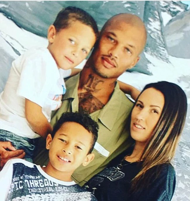 Jeremy Meeks: Ο "σέξι κατάδικος" πήρε διαζύγιο