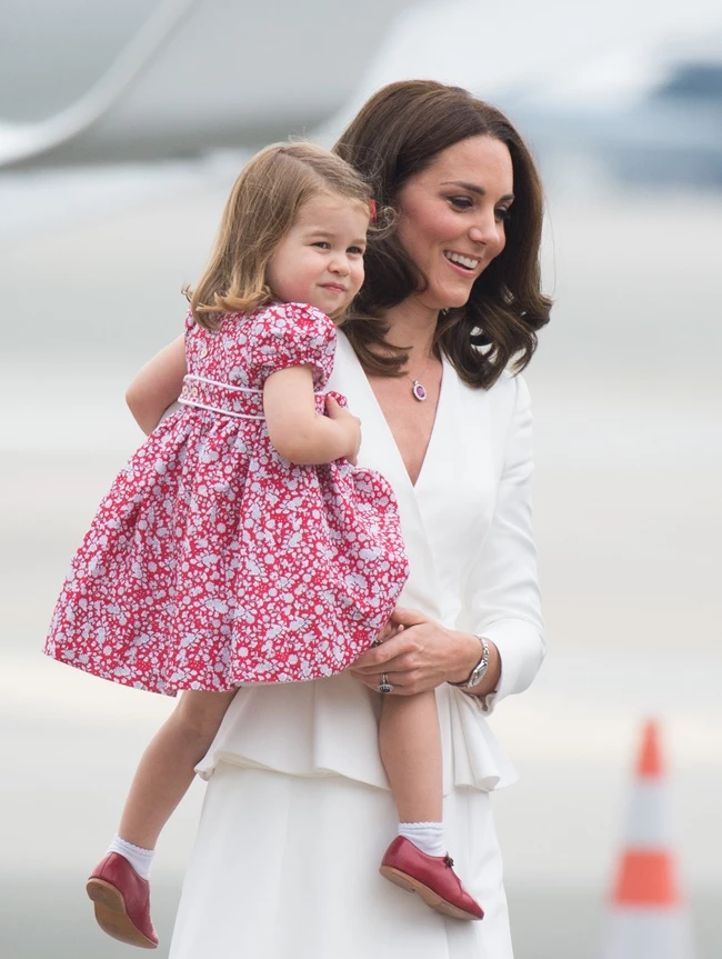 Kate Middleton - Πρίγκιπας William: Ξεκίνησαν το ταξίδι στην Ευρώπη! - εικόνα 2