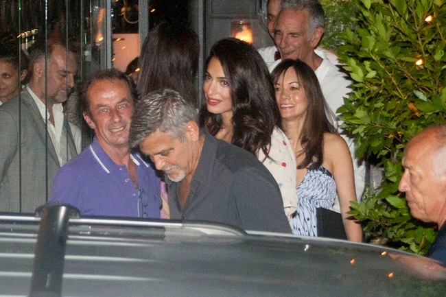 Amal & George Clooney:  Η πρώτη δημόσια εμφάνιση μετά την γέννηση των διδύμων!