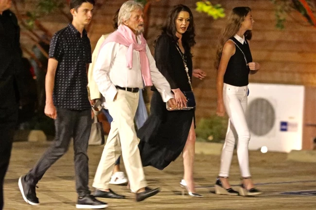 Michael Douglas - Catherine Zeta Jones: Σε μια σπάνια οικογενειακή έξοδο!