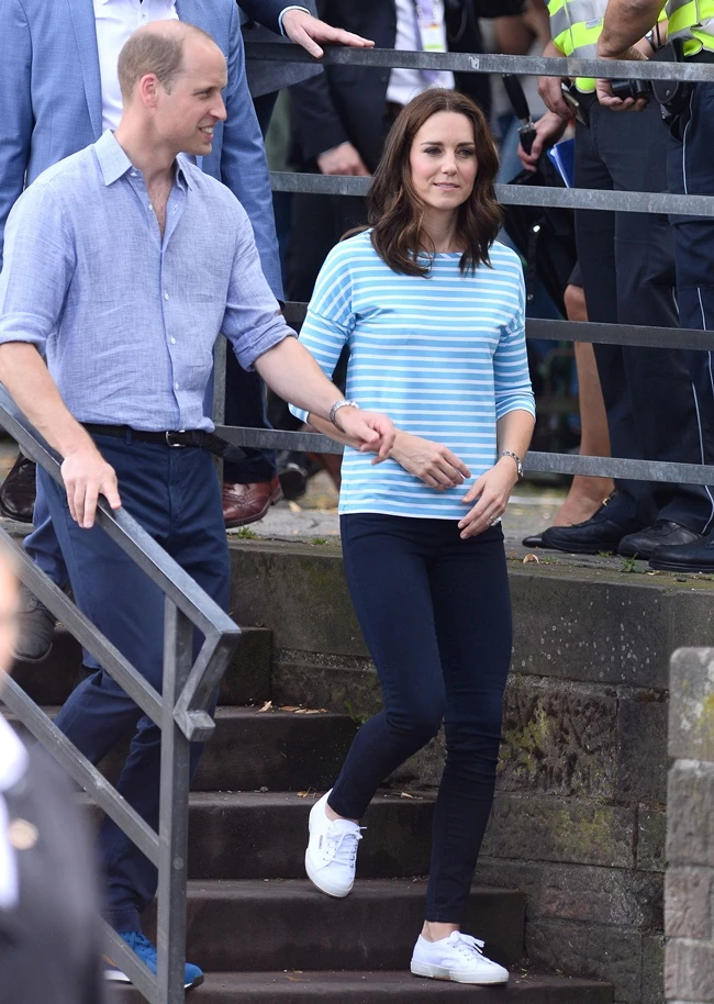 Kate Middleton - Βασίλισσα Ελισάβετ: Ποια μηνύματα κρύβονται πίσω από τα looks τους;