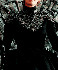 Cersei Lannister | Τι φόρεσε πάλι το fashion icon που όλοι λατρεύουν να μισούν; - εικόνα 2