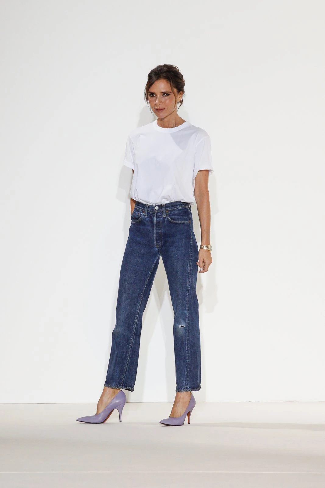 Victoria Beckham: Φορά για πρώτη φορά αυτό το τζιν παντελόνι (το έχεις κι εσύ!)