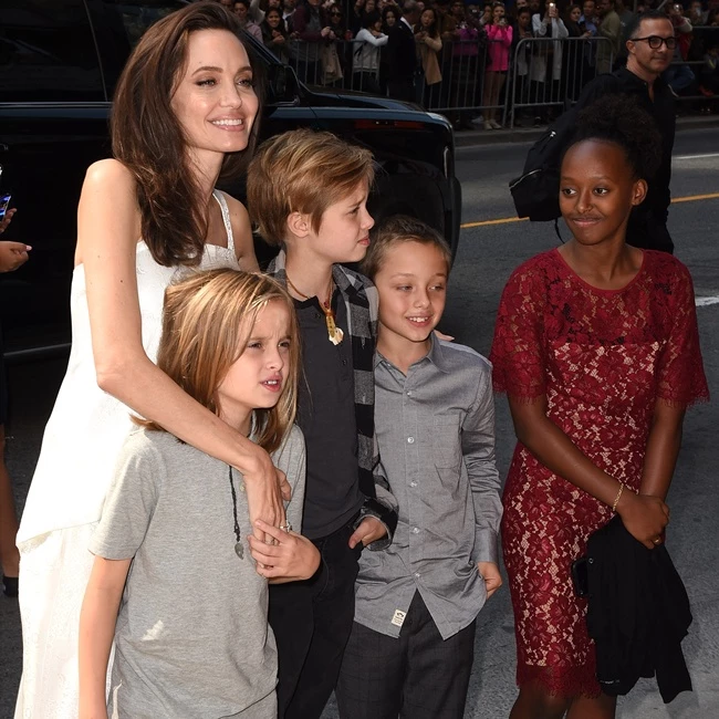 Angelina Jolie: Μαζί με τα παιδιά της στο Τορόντο