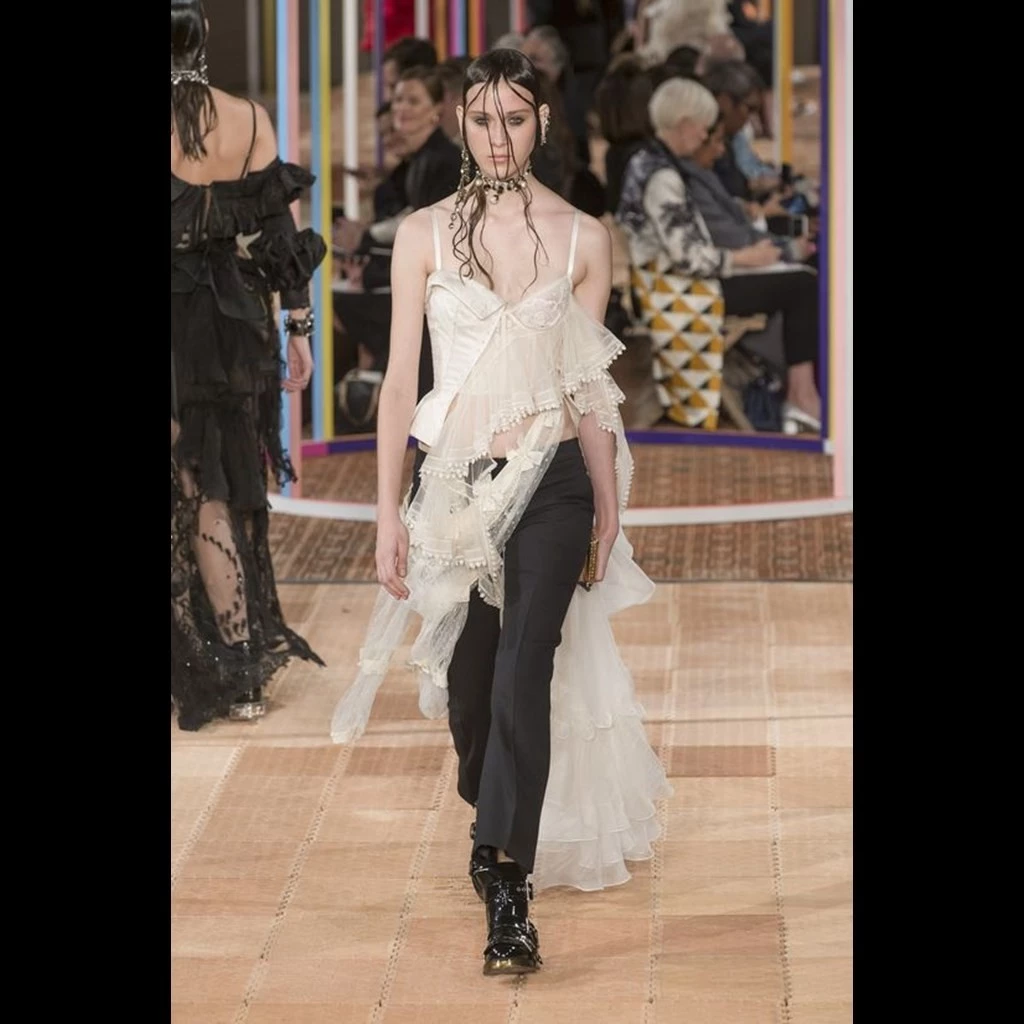 Alexander McQueen, Giambattista Valli S/S '18: Τα ωραιότερα looks των συλλογών