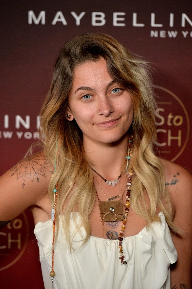 Paris Jackson: Με αρχαιοελληνικό look και χωρίς ίχνος μακιγιάζ!