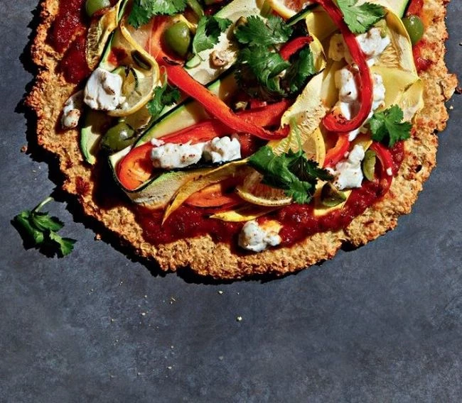 3 συνταγές για εξωτική πίτσα με σούπερ υγιεινά υλικά: Μαροκινή, με μάνγκο ή μπουράτα