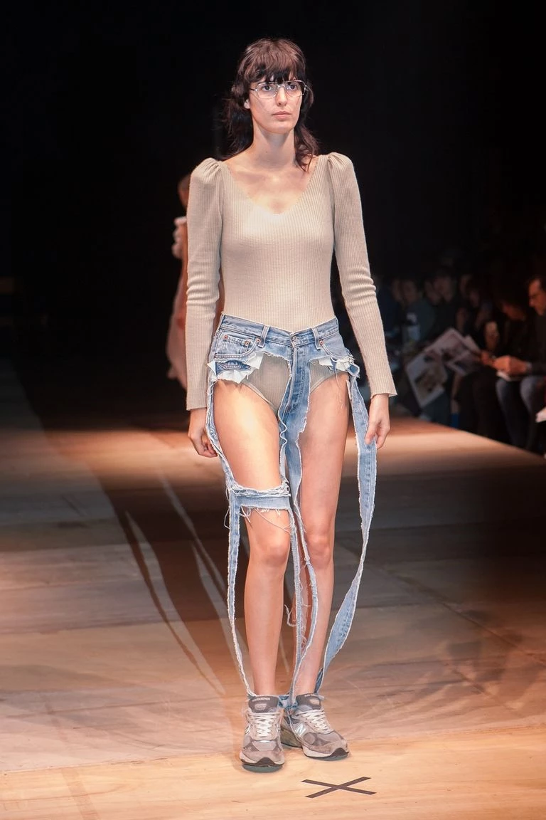 Ελπίζουμε να μην είναι ΑΥΤΟ το επόμενο denim trend!