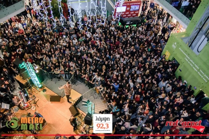 «Christmas Live Stage» | Ο Γιώργος Σαμπάνης και οι Goin’ Through μάγεψαν στο Athens Metro Mall!