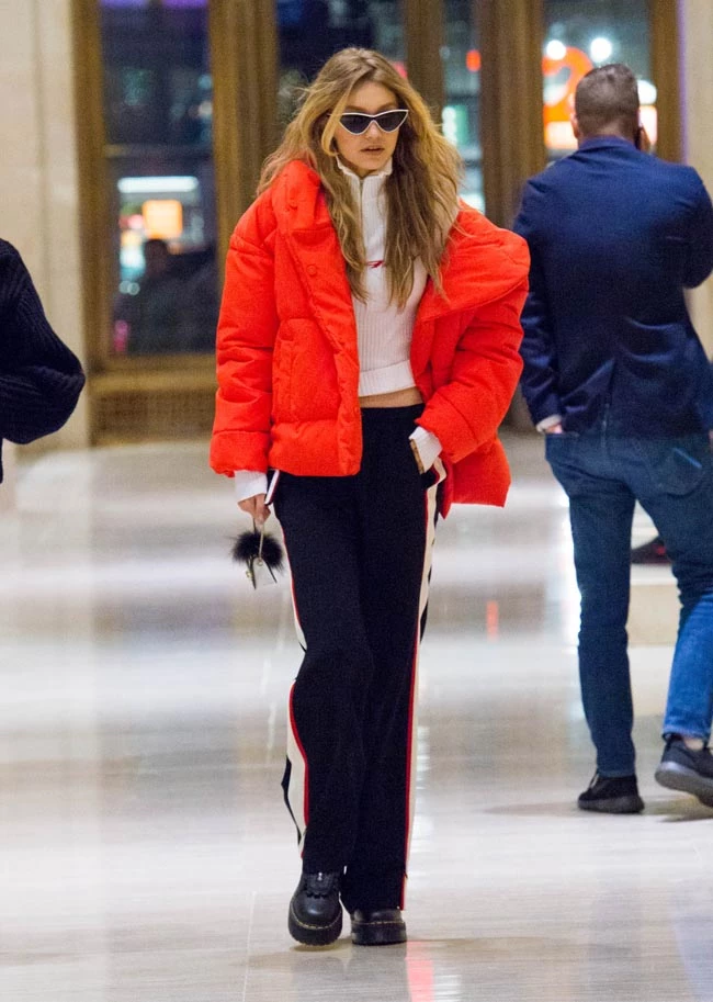 Gigi Hadid: Φόρεσε το πιο hot μπουφάν του χειμώνα 2018