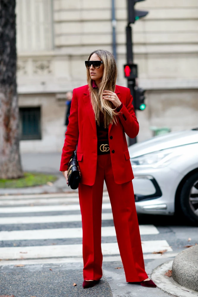 5 χρώματα που ταιριάζουν πάντα *τέλεια* στις ξανθιές - εικόνα 1