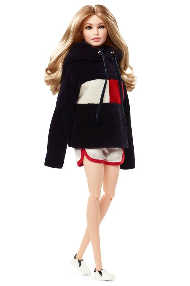 H Gigi Hadid έχει (ξανά) τη δική της Barbie και μάλιστα με την υπογραφή του Tommy Hilfiger!