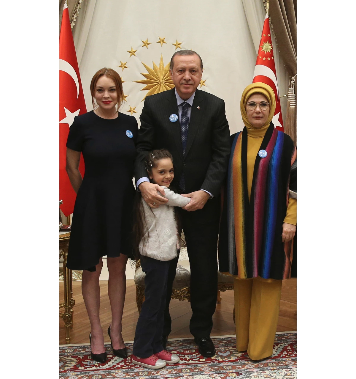 Emine Erdoğan | Τι φόρεσε η Πρώτη Κυρία της Τουρκίας για την άφιξή της στην Αθήνα; - εικόνα 3