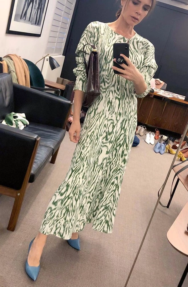 Η Victoria Beckham φοράει ήδη την pre-fall συλλογή της (και είναι συγκλονιστική!)