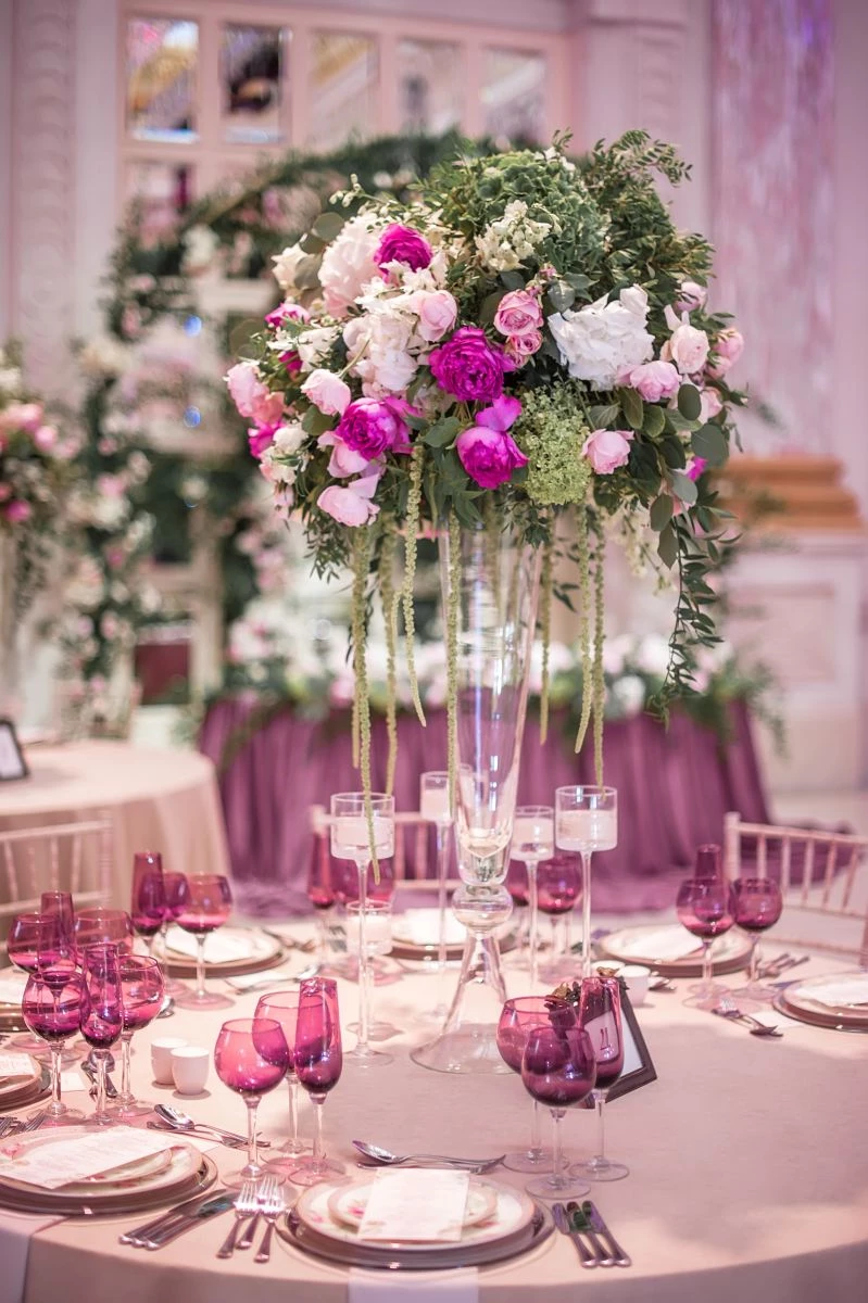 Πώς θα ενσωματώσεις στο γάμο σου το απόλυτο χρώμα του 2018, δηλαδή το ultra violet - εικόνα 2