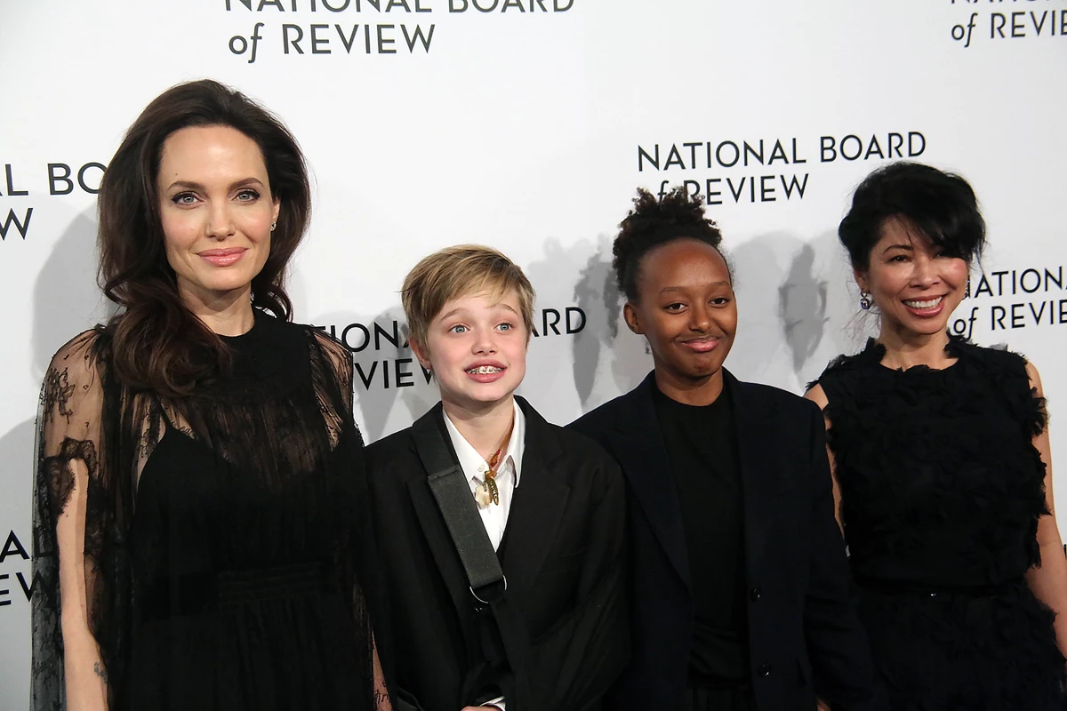 Angelina Jolie | Μαζί με τις κόρες της στο κόκκινο χαλί - εικόνα 3