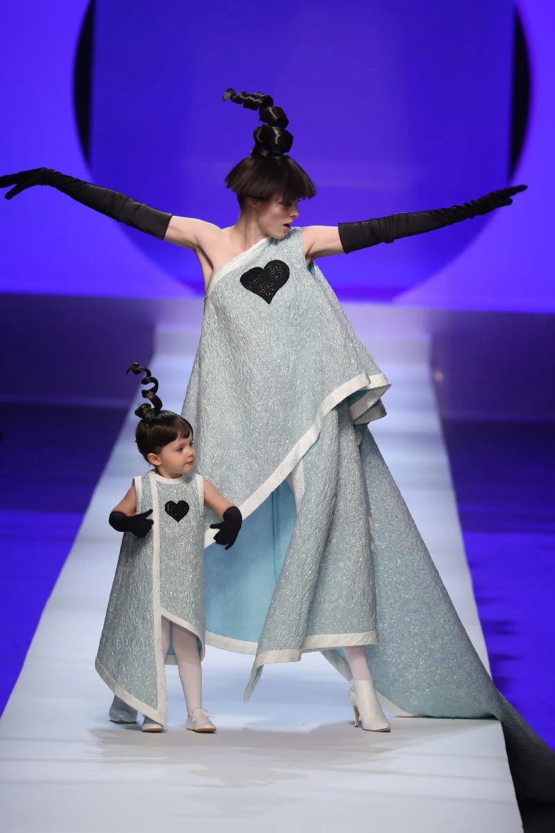 Όταν ένα fashion show γίνεται υπόθεση μαμάς - κόρης!