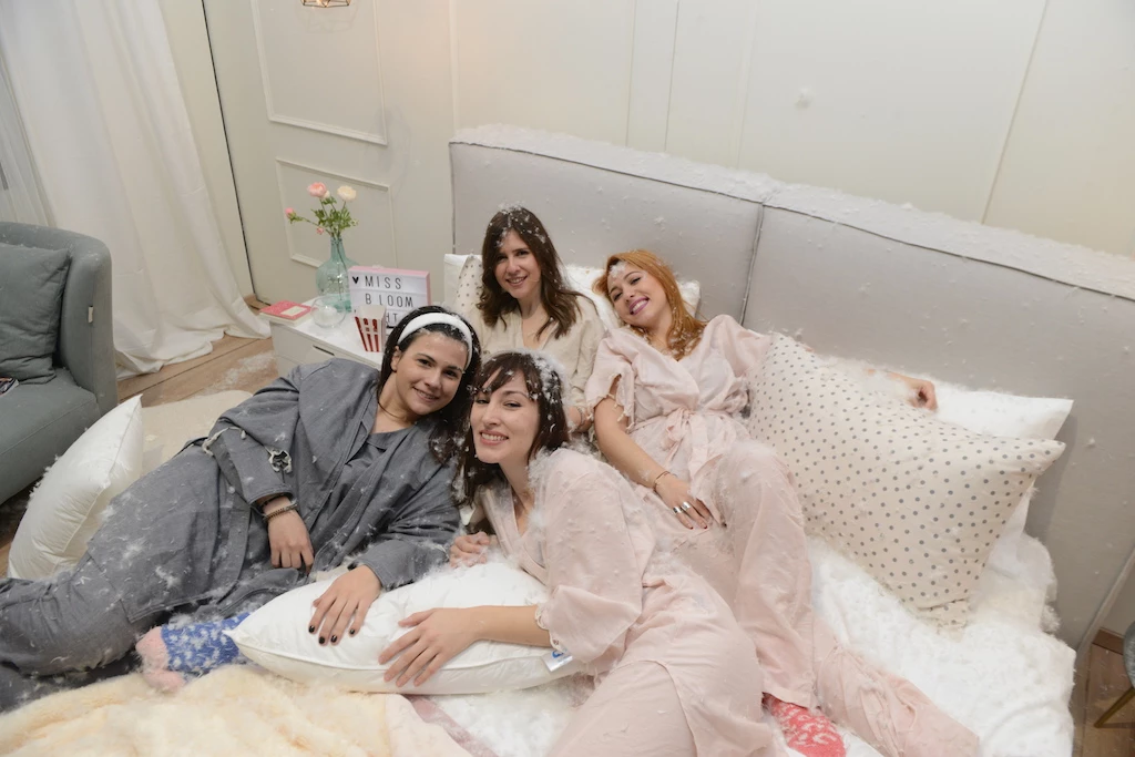 Missbloom Night In | 4 Missbloomers στο πιο κοριτσίστικο sleepover που έχεις δει - εικόνα 12