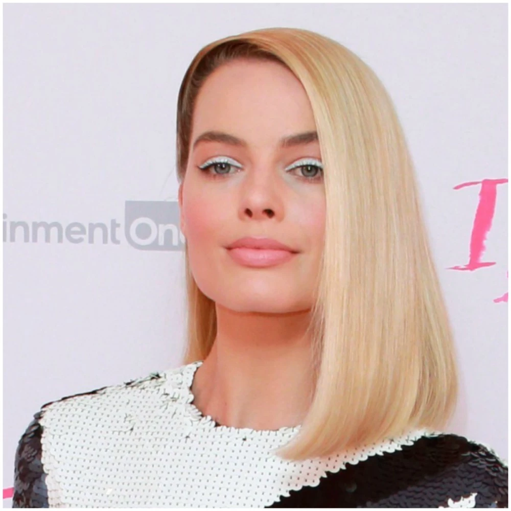 Η Margot Robbie μόλις κατάφερε να κάνει το λευκό eyeliner (ξανά) super cool