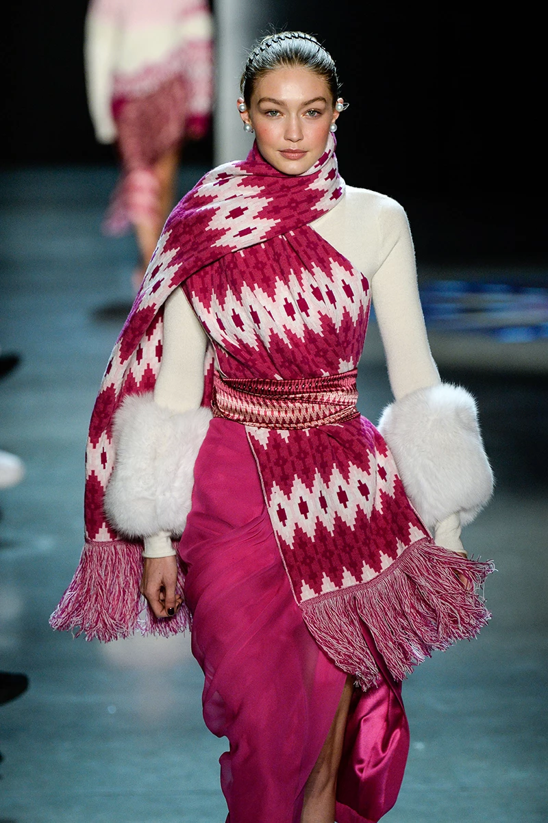 Gigi Hadid | Το απόλυτο trick για να φαίνεσαι πιο αδύνατη με χειμερινό ντύσιμο