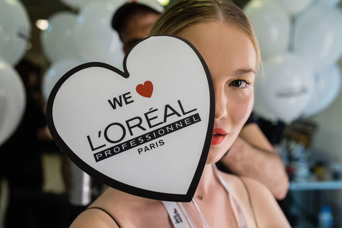 MadWalk 2018 by Serkova | Πώς η L'Oréal Professionnel δημιούργησε τα πιο φαντασμαγορικά χτενίσματα της βραδιάς - εικόνα 8