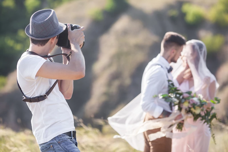 7 tips για μεγαλύτερη φωτογένεια στις φωτογραφίες του γάμου σου - εικόνα 1