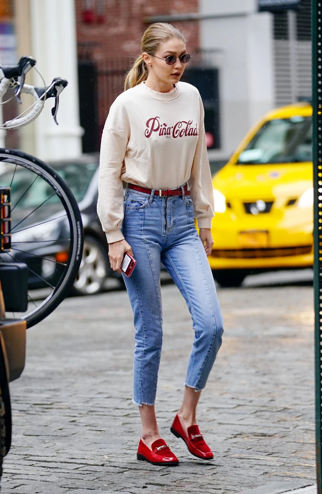 Gigi Hadid | Το τέλειο look για τη μεταβατική περίοδο