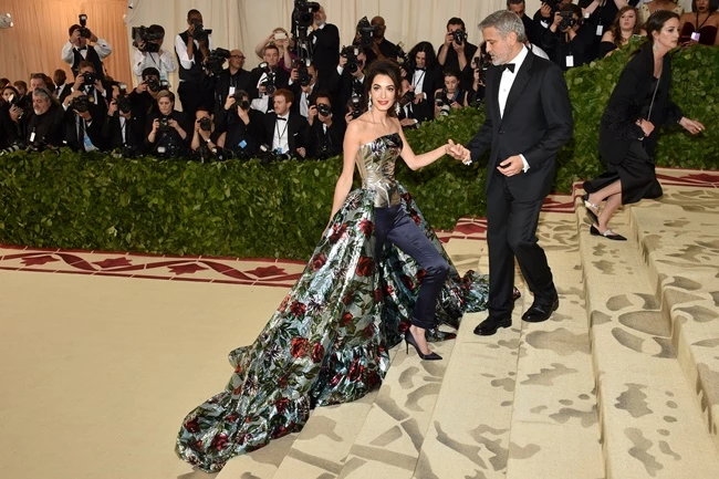 Amal Clooney | Κι όμως, άλλαξε φόρεμα στη διάρκεια του Met Gala!