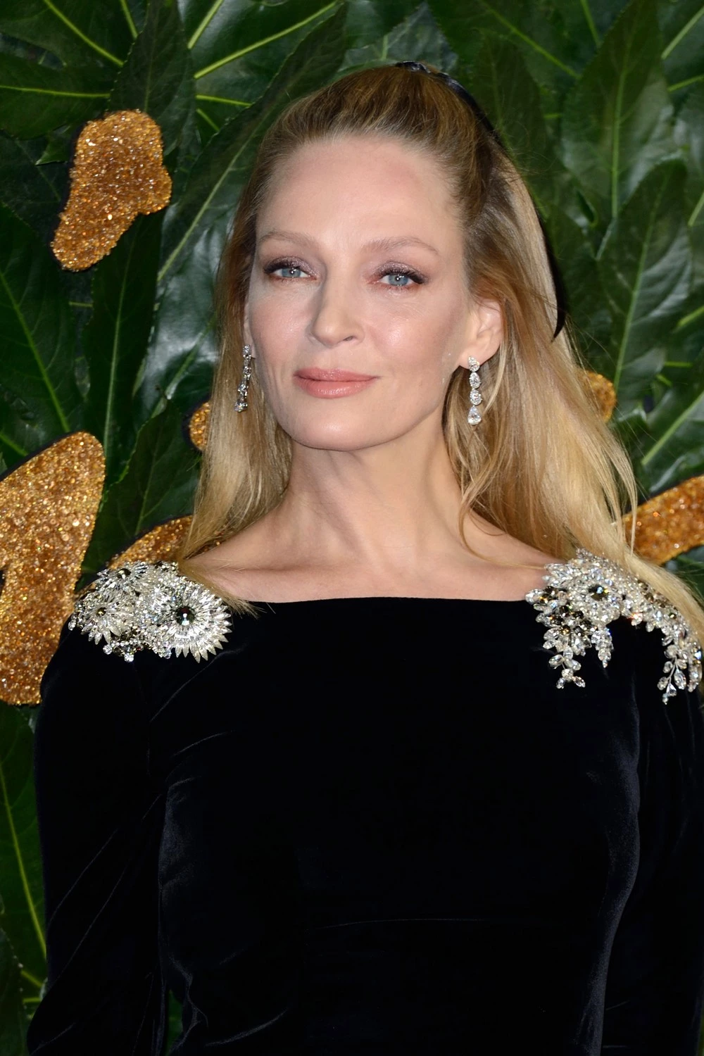 Η Uma Thurman κουρεύει τα μαλλιά της κόρης της σε ένα υπέροχο καρέ μέσα στην καραντίνα