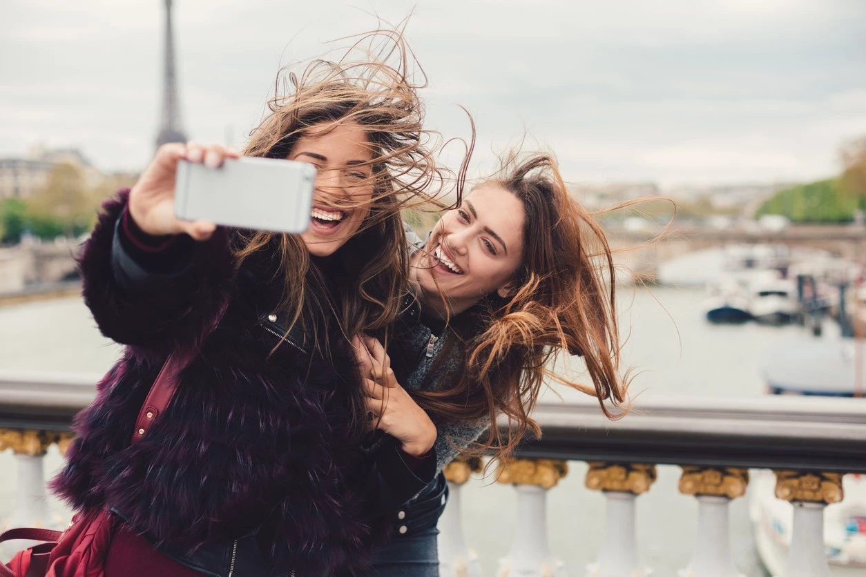 Οι 5 κανόνες για να βγάλεις την τέλεια selfie