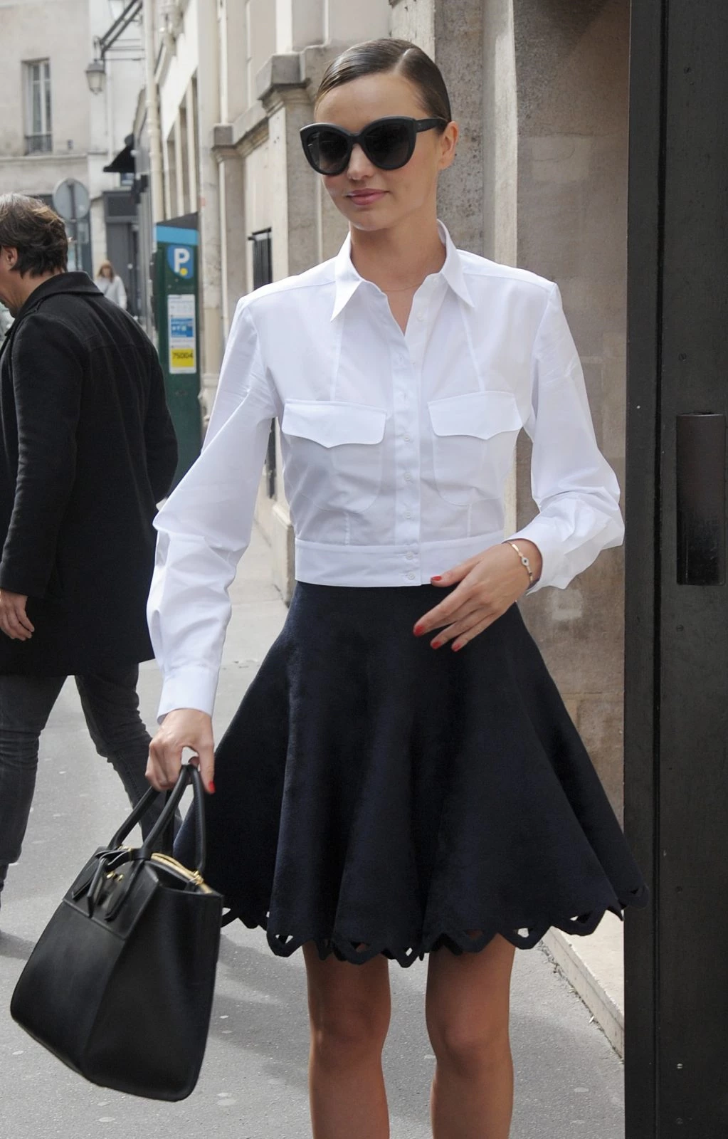 Ρούχα που αδυνατίζουν: 5 κομμάτια που θα αφαιρέσουν πόντους από τη σιλουέτα σου