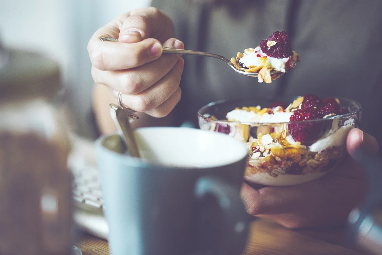 3 γρήγορα tips για να τρως πρωινό και να χάνεις κιλά