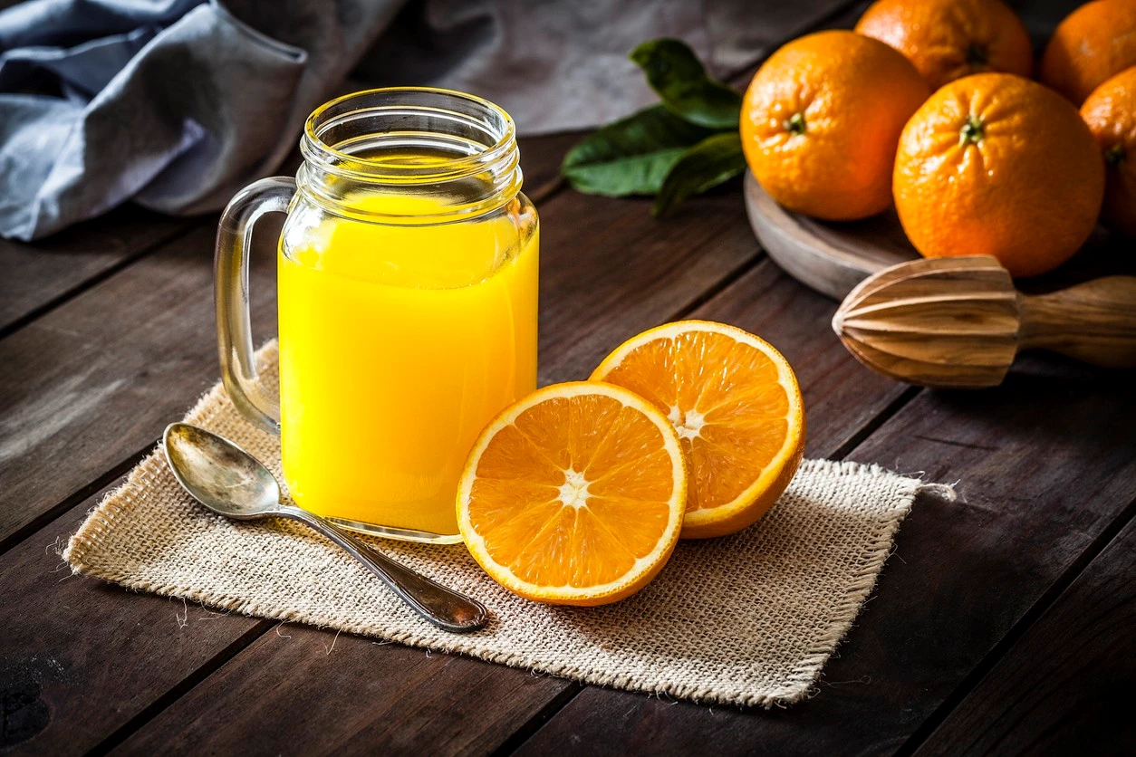Η σωστή ώρα για να πιεις τον χυμό πορτοκάλι και άλλες απορίες για τον πιο δημοφιλή χυμό