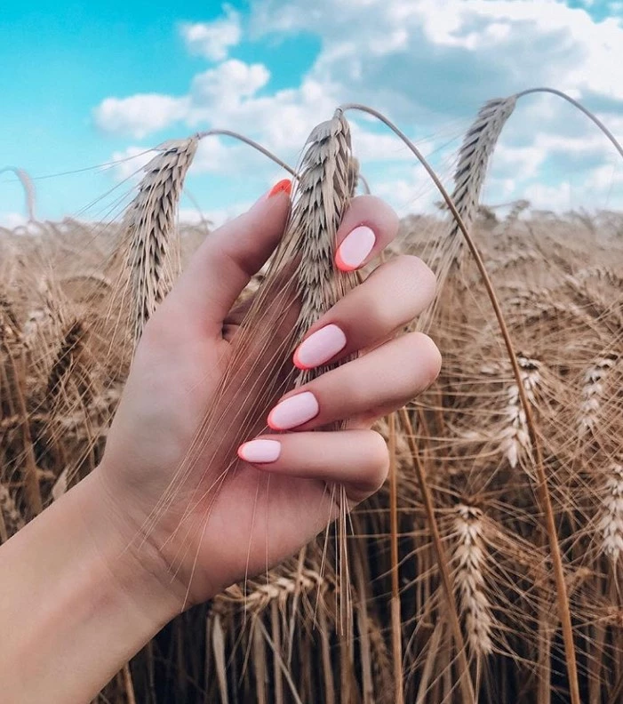 Πώς να υιοθετήσεις το πιο τέλειο trend στα νύχια για το καλοκαίρι χωρίς υπερβολές