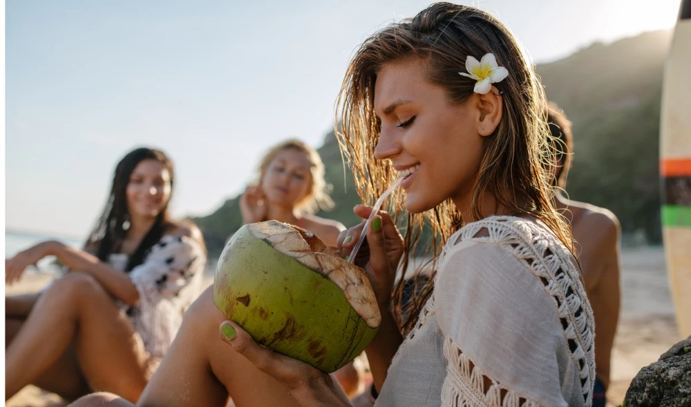Τα 8 προϊόντα περιποίησης μαλλιών και σώματος με καλοκαιρινά αρώματα
