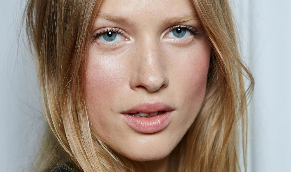 7 tips για να δημιουργήσεις το απόλυτο καλοκαιρινό «nο make up» look