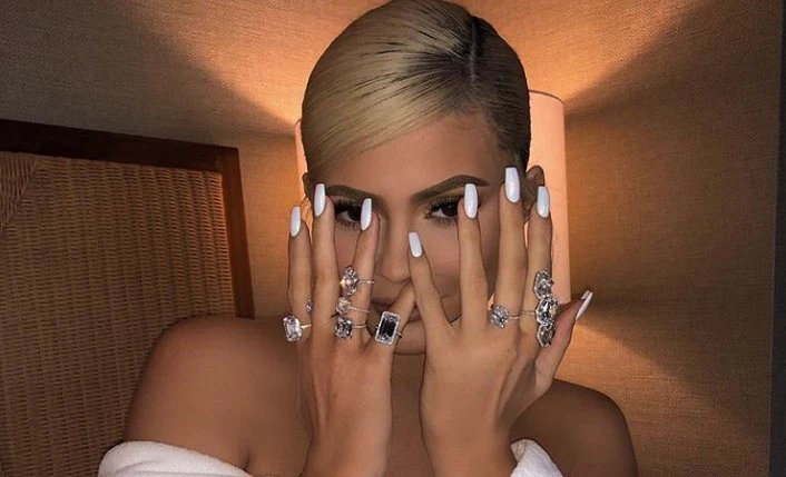 15 φορές που η Kylie Jenner έγινε η απόλυτη έμπνευση για σχέδια στα νύχια