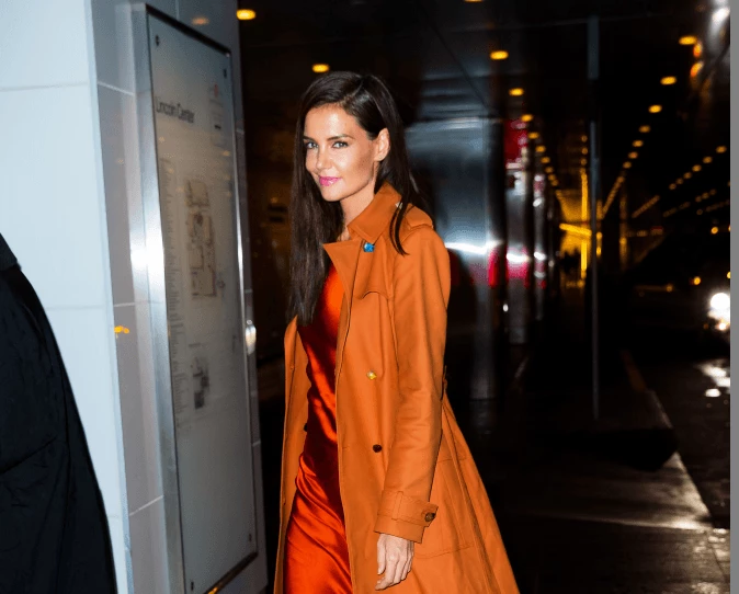 Katie Holmes | Οι φθινοπωρινές της εμφανίσεις κινούνται γύρω από επτά basics