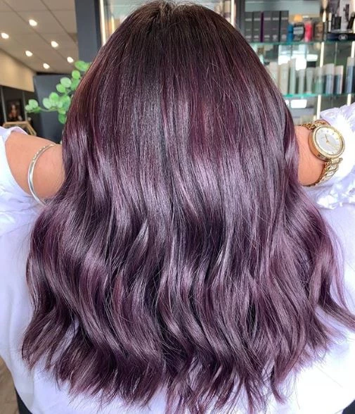 Chocolate Lilac | Η ιδανική απόχρωση για τις μελαγχρινές που λατρεύουν αλλά φοβούνται τα έντονα χρώματα στα μαλλιά
