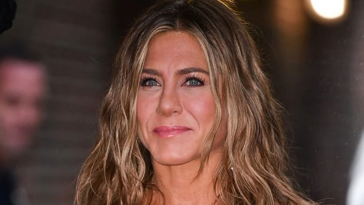 Η Jennifer Aniston με το φόρεμα που όλες οι γυναίκες πρέπει να έχουν στην ντουλάπα τους