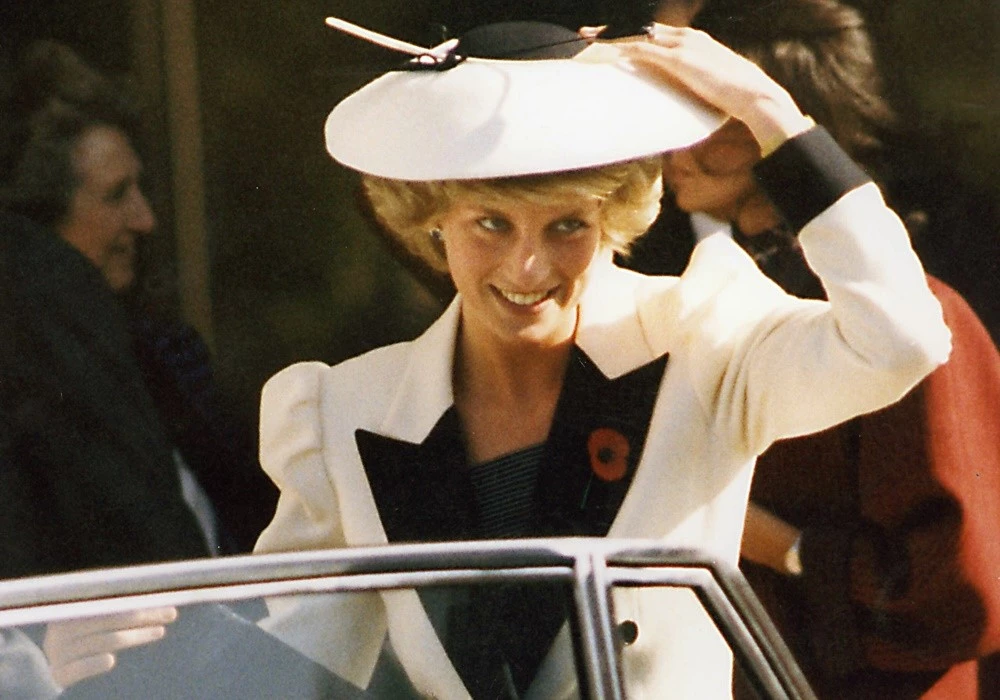 Ένα από τα πιο εμβληματικά φορέματα της πριγκίπισσας Diana είναι σε δημοπρασία