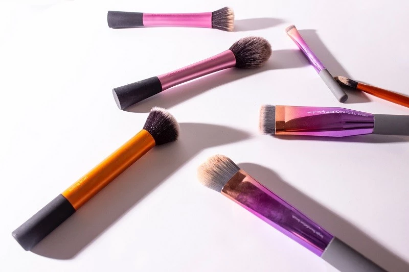 Η πιο hot makeup artist του Instagram αποκαλύπτει τα μυστικά της για πραγματικά καθαρά πινέλα