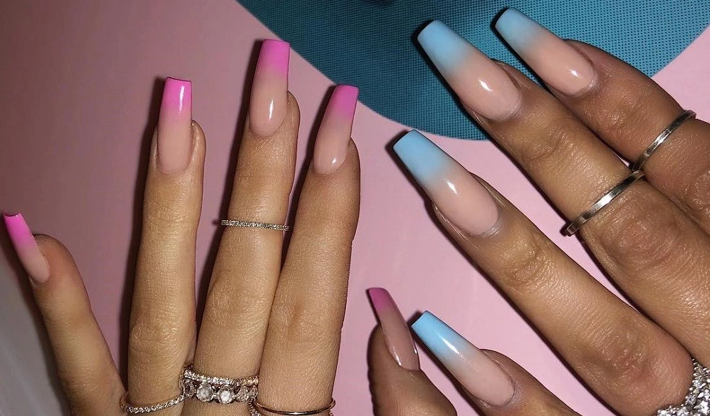 Το γαλλικό μανικιούρ εξακολουθεί να είναι τάση και το 2020 και έχουμε αποδείξεις!