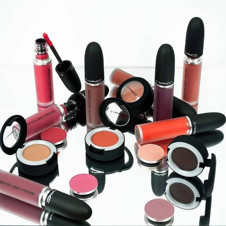 Ανανέωσε το νεσεσέρ σου με προϊόντα με έκπτωση 50% και φτιάξε το it μακιγιάζ της σεζόν