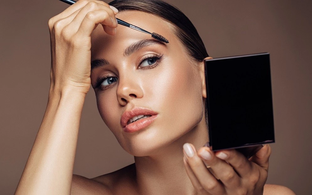 15 συμβουλές μακιγιάζ για να βάφεσαι σαν επαγγελματίας makeup artist