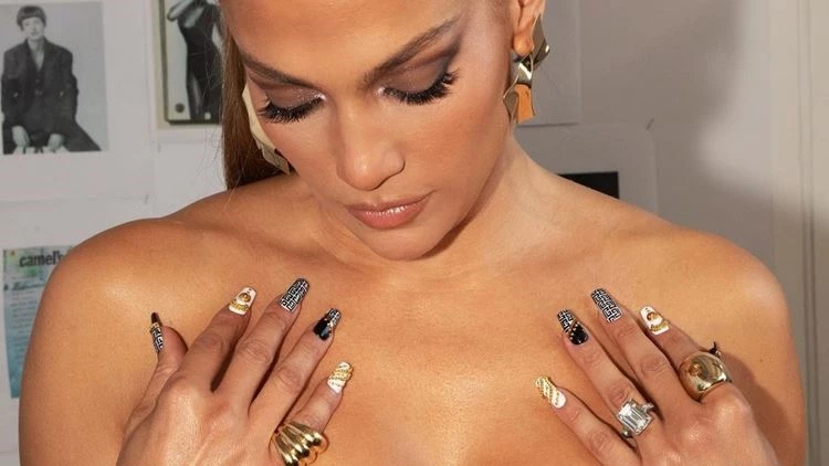 5 nail trends που προτείνει για το χειμώνα του 2021 ο manicurist της Jennifer Lopez