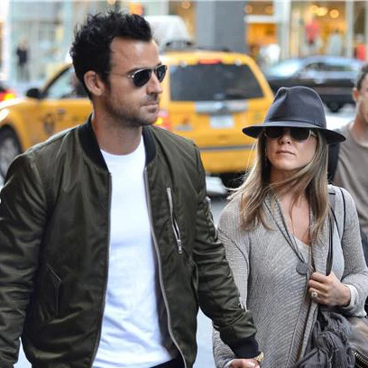Jennifer Aniston & Justin Theroux: Χέρι-χέρι στους δρόμους της Νέας Υόρκης