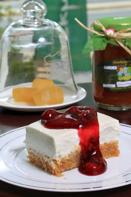 Cheesecake και εκμέκ συναντιoύνται σε ένα πιάτο