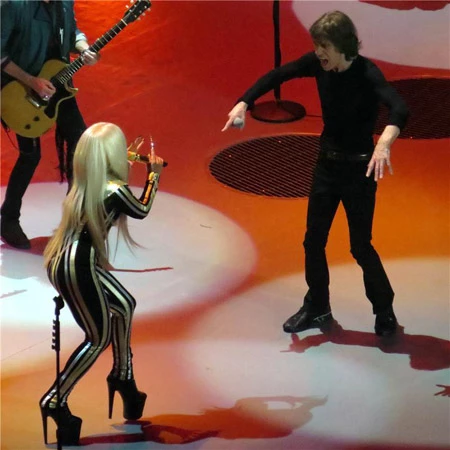VIDEO: H Lady Gaga τραγουδάει με τους Rolling Stones